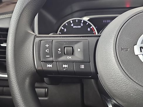 Used 2021 Nissan Rogue SV FWD image 16