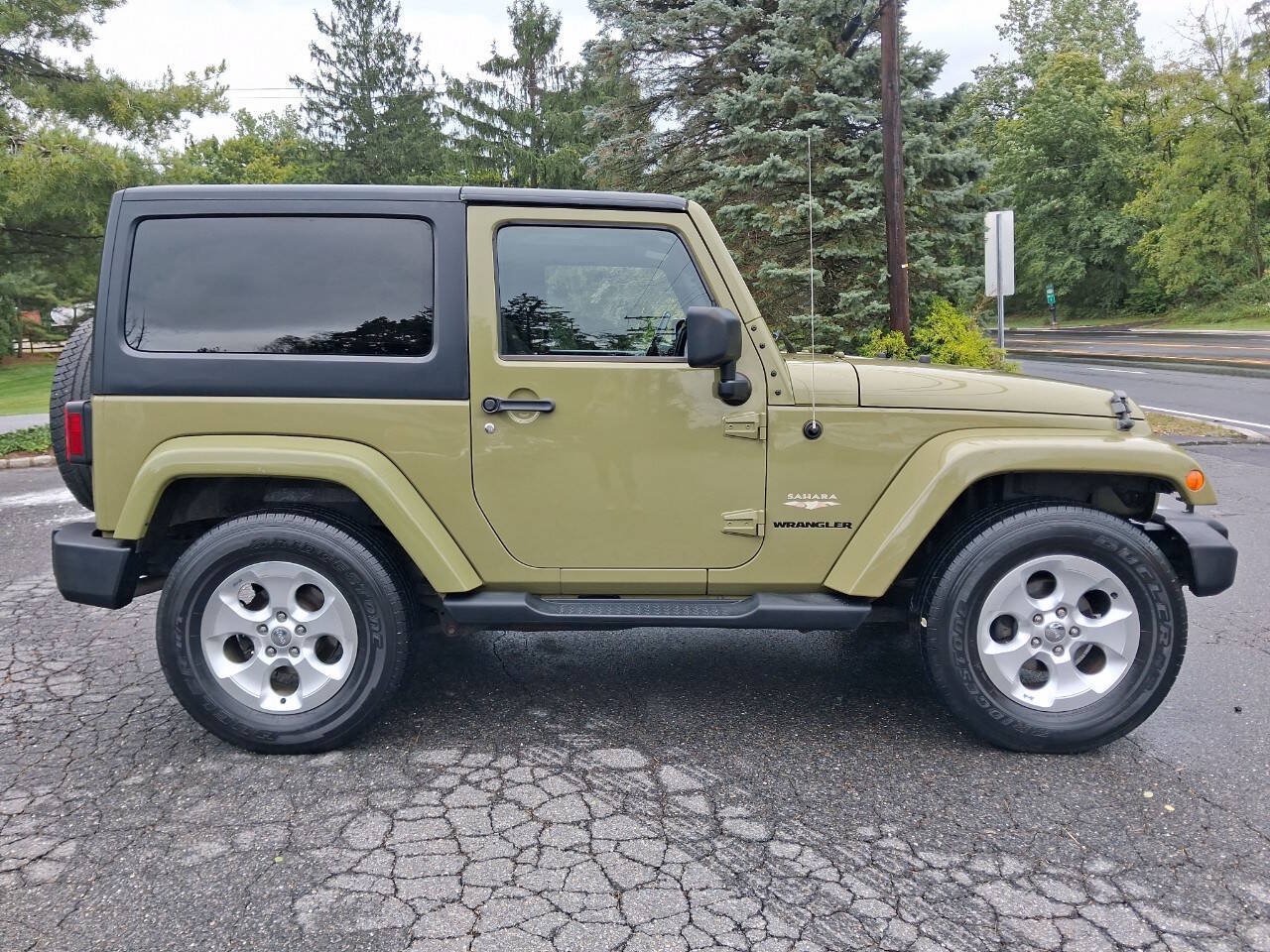 Used 2013 Jeep Wrangler Sahara w/ Connectivity Group AWD/4WD image 8