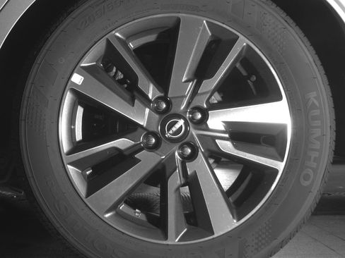 Used 2025 Nissan Versa SV FWD image 11