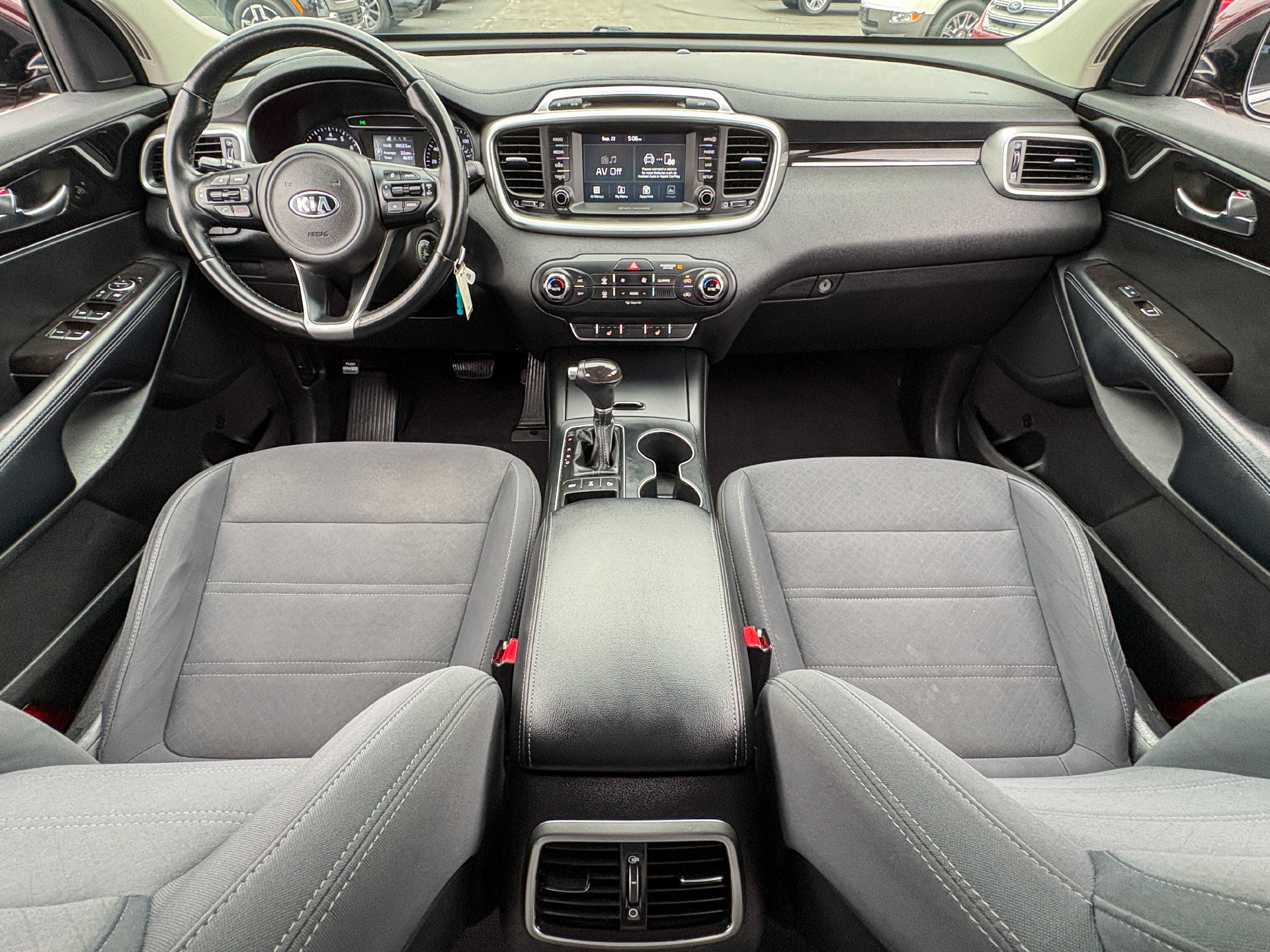 Used 2018 Kia Sorento AWD image 2