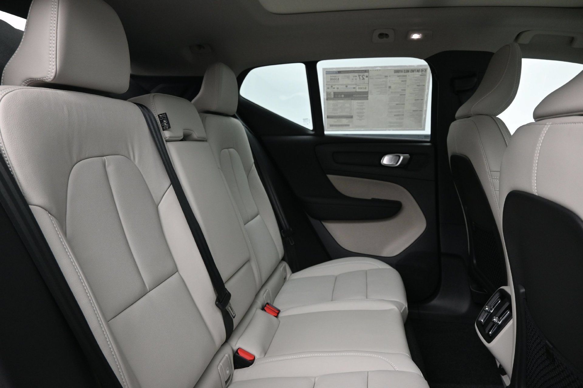 New 2026 Volvo XC40 B4 Plus w/ Protection Package Premier FWD image 31