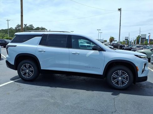 New 2026 Chevrolet Traverse LT FWD image 2