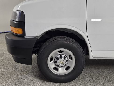 New 2026 Chevrolet Express 2500 w/ Communications Package RWD image 9
