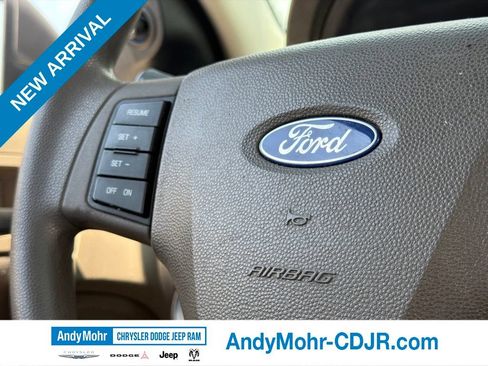 Used 2009 Ford Focus SE FWD image 22