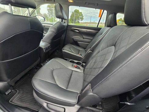 Used 2022 Toyota Highlander Platinum image 22