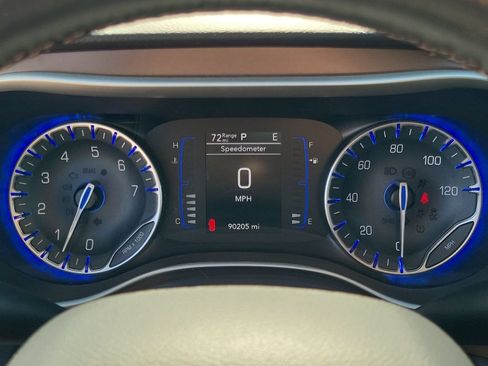 Used 2019 Chrysler Pacifica Touring-L FWD image 26