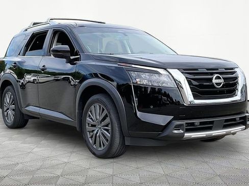 Used 2025 Nissan Pathfinder SL w/ SL Premium Package FWD image 1