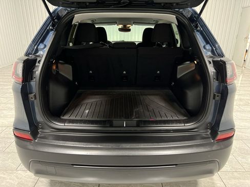 Used 2021 Jeep Cherokee Latitude w/ Mopar Interior Package image 24