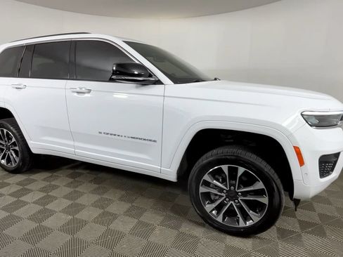 Used 2023 Jeep Grand Cherokee Overland w/ Luxury Tech Group IV AWD/4WD image 3
