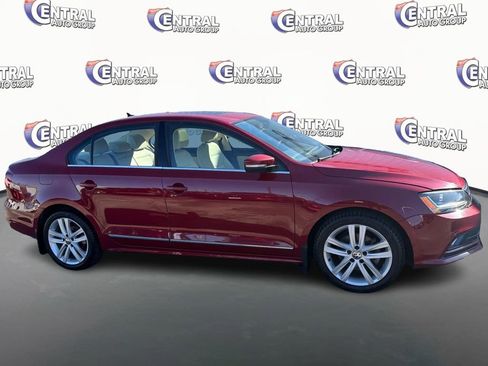 Used 2017 Volkswagen Jetta SEL image 4