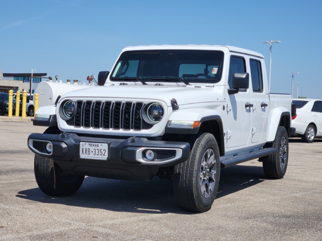 Used 2026 Jeep Gladiator Sport AWD/4WD image 2