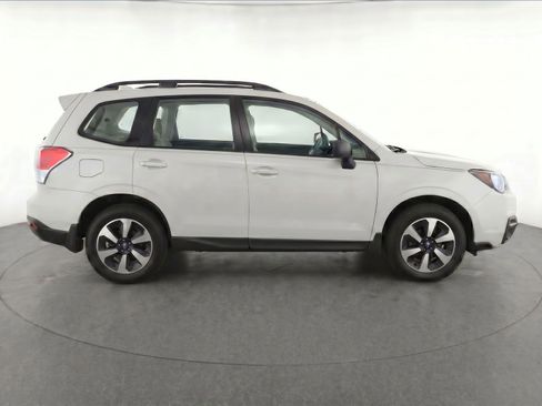 Used 2018 Subaru Forester 2.5i w/ Alloy Wheel Package AWD/4WD image 4