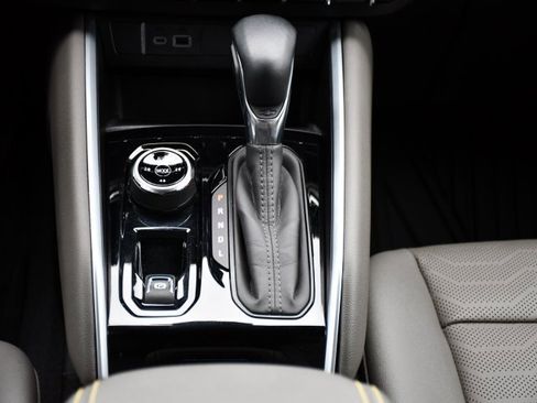 Used 2024 Chevrolet Colorado ZR2 w/ ZR2 Convenience Package III image 30