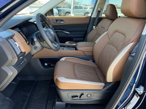 New 2026 Nissan Pathfinder Platinum image 12