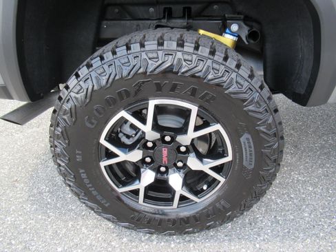 Used 2024 GMC Canyon AT4X AWD/4WD image 10