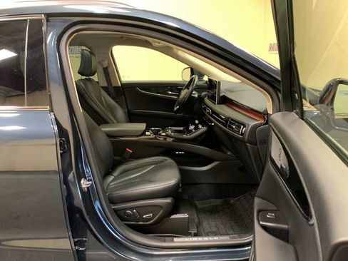 Used 2023 Lincoln Nautilus Reserve AWD/4WD image 12