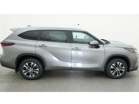 New 2026 Toyota Highlander XLE AWD/4WD image 11