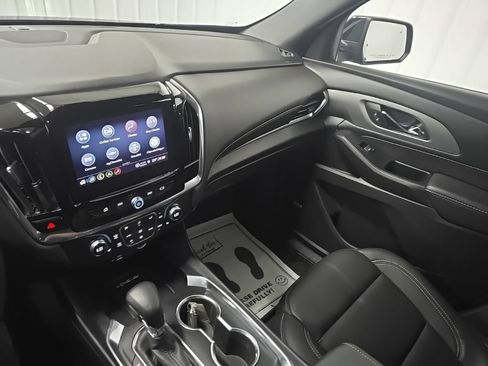Used 2023 Chevrolet Traverse LT w/ LT Premium Package AWD/4WD image 26