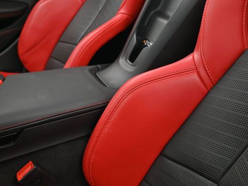 Used 2022 Chevrolet Corvette Stingray Premium Conv w/ Z51 Performance Package RWD image 17