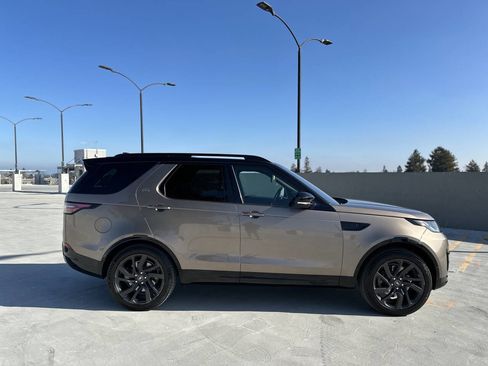 Used 2017 Land Rover Discovery HSE image 3
