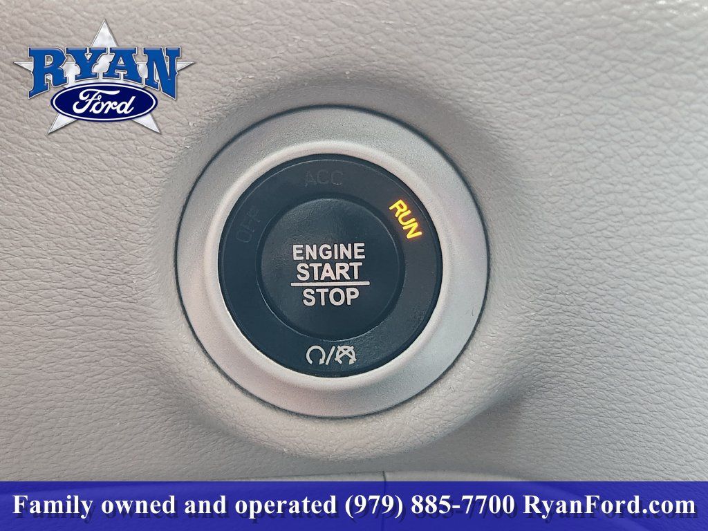 Used 2024 Chrysler Pacifica Touring-L FWD image 16