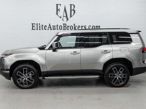 Used 2025 Lexus GX 550 w/ Cold Area Package AWD/4WD image 2
