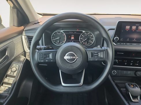 Used 2023 Nissan Rogue S AWD/4WD image 12