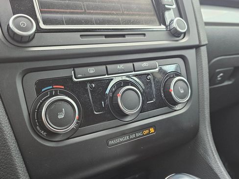 Used 2014 Volkswagen Golf 4-Door image 9