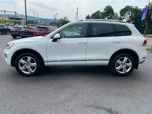 Used 2014 Volkswagen Touareg TDI AWD/4WD image 6