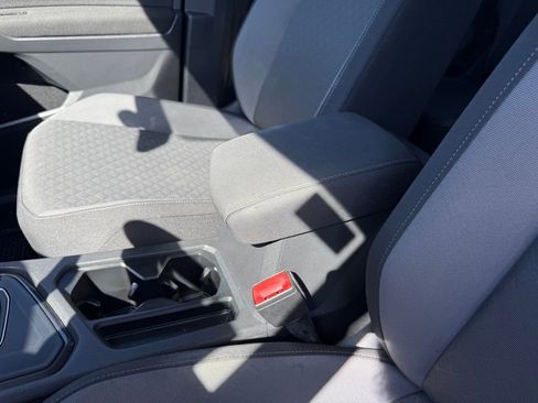 Used 2020 Volkswagen Tiguan S image 39