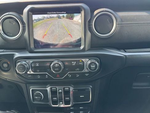 Used 2019 Jeep Wrangler Unlimited Sahara w/ Quick Order Package 24M Moab AWD/4WD image 20