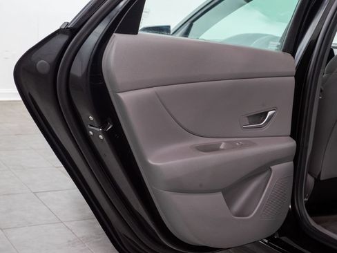 Used 2024 Hyundai Elantra SEL FWD image 7