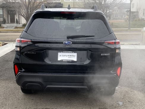 Used 2025 Subaru Forester Premium image 5