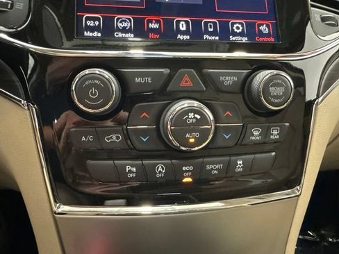Used 2021 Jeep Grand Cherokee Limited AWD/4WD image 35