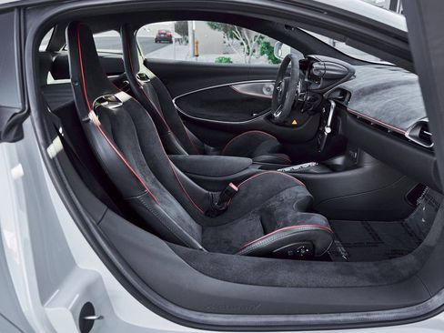 Used 2023 McLaren Artura RWD image 34