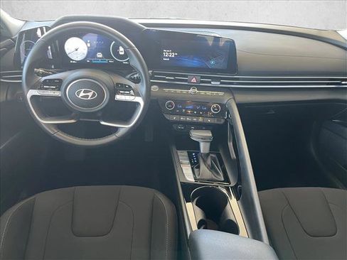 Used 2025 Hyundai Elantra SEL FWD image 11