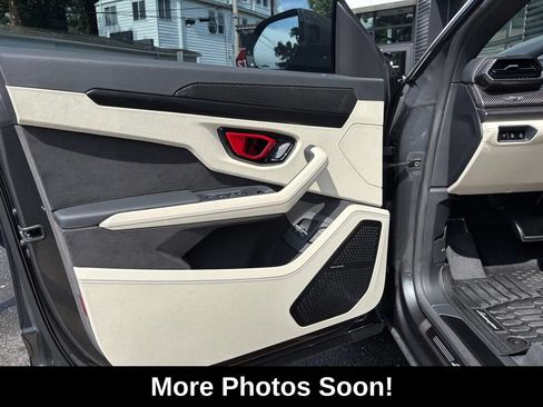 Used 2025 Lamborghini Urus SE AWD/4WD image 10