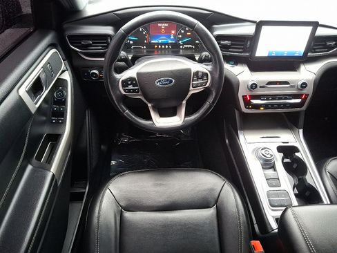 Used 2022 Ford Explorer XLT w/ Equipment Group 202A image 12
