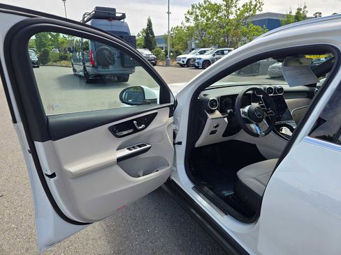 Used 2026 Mercedes-Benz GLC 300 4MATIC image 21