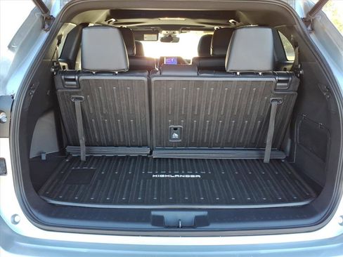 Used 2023 Toyota Highlander XSE AWD/4WD image 10