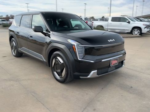 Used 2024 Kia EV9 Light Long Range image 3