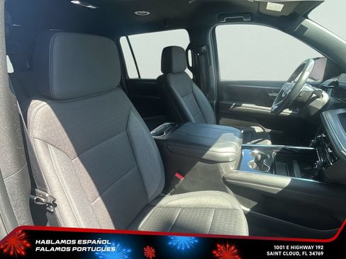 Used 2025 Chevrolet Suburban LS RWD image 34