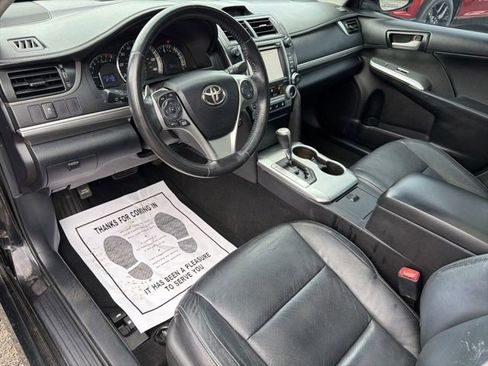 Used 2014 Toyota Camry SE w/ Moonroof Package FWD image 18