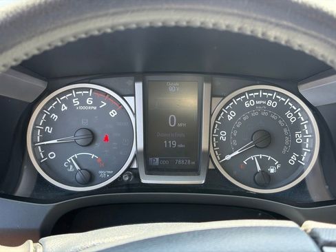 Used 2019 Toyota Tacoma SR5 RWD image 11