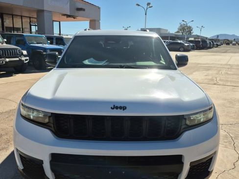 Used 2023 Jeep Grand Cherokee L Laredo AWD/4WD image 2