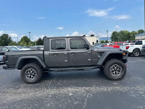 Used 2024 Jeep Gladiator Rubicon w/ Technology Group AWD/4WD image 4