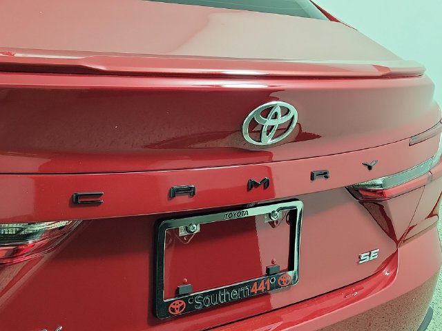 Used 2026 Toyota Camry SE FWD image 9