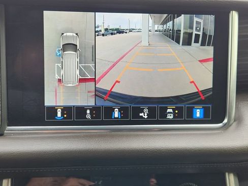 Used 2023 GMC Yukon XL Denali AWD/4WD image 16