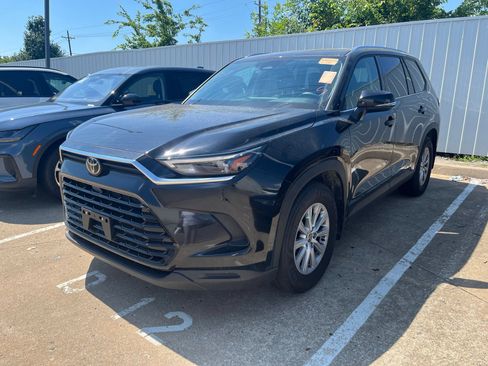 Used 2025 Toyota Grand Highlander AWD image 2