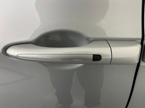 Used 2023 Chrysler Pacifica Touring-L image 46